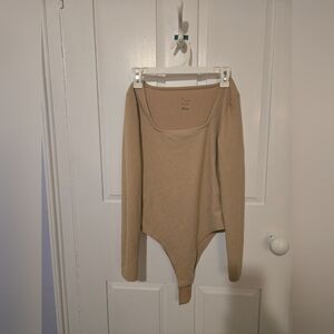 NWOT Ribbed Bodysuit in Beige🤎